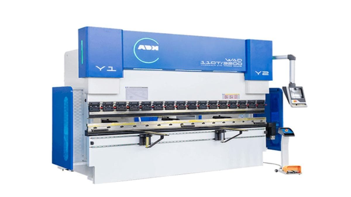 Máy chấn tôn thủy lực ADH WAD 110T/3200 – thiết bị uốn kim loại tấm công suất lớn, độ chính xác cao, phù hợp gia công cơ khí công nghiệp.