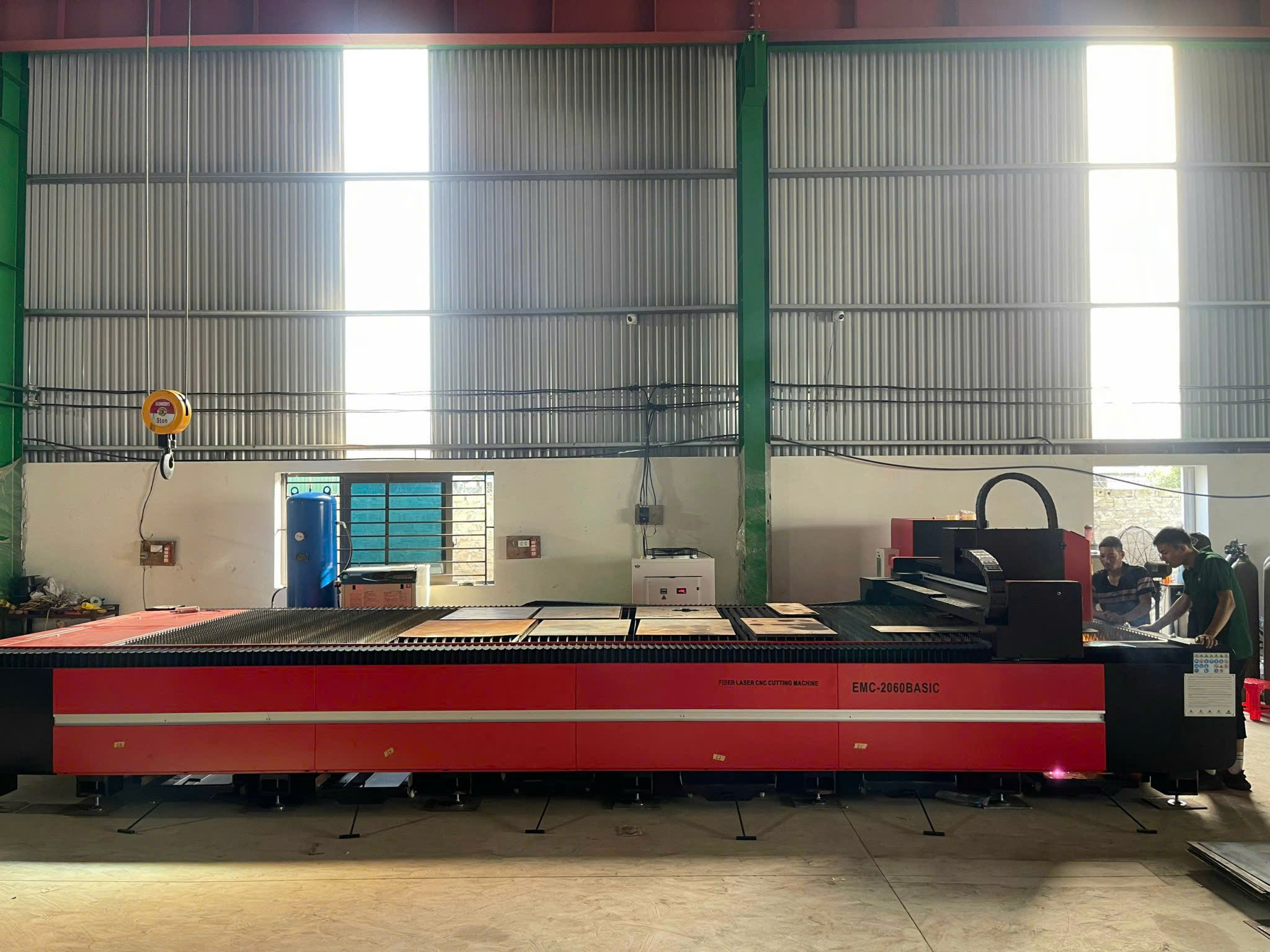 Máy cắt cnc laser hãng EMC