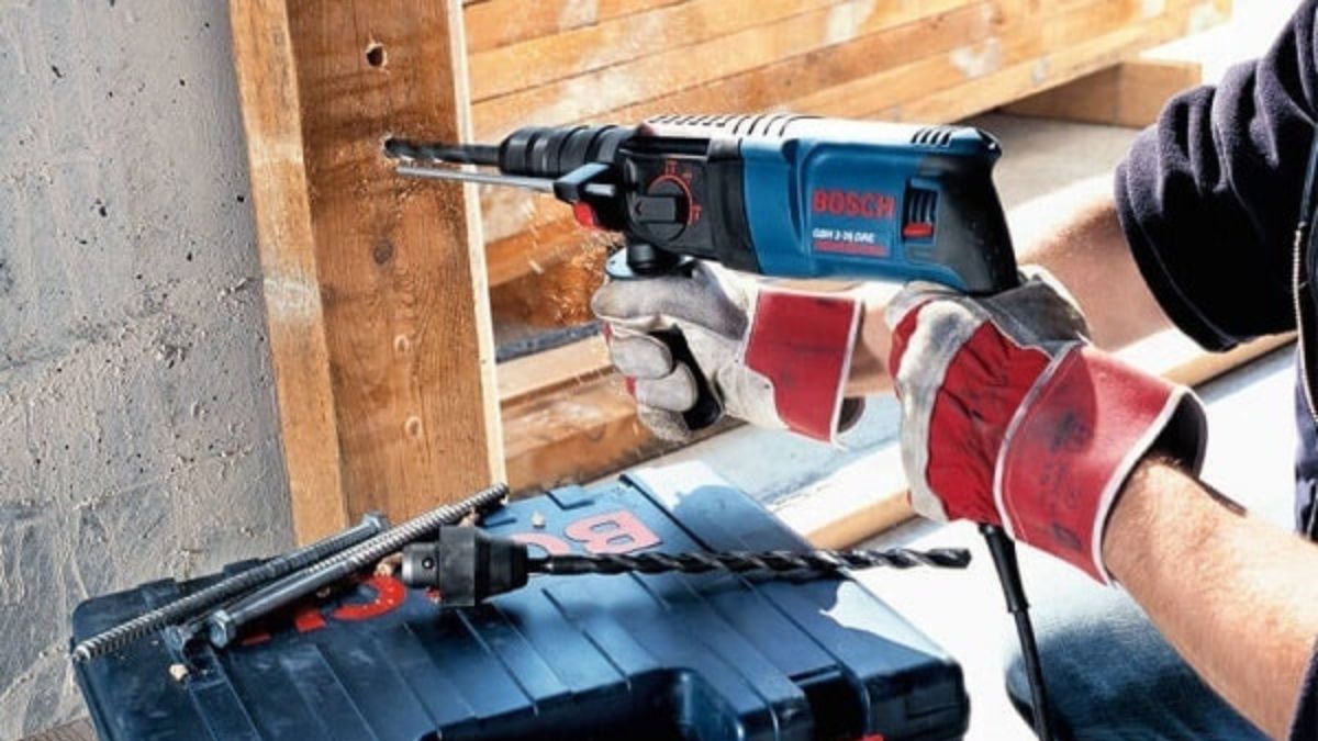 "Máy khoan bê tông Bosch GBH 2-26 DRE công suất mạnh, khoan tường và gỗ hiệu quả, phù hợp công trình xây dựng"