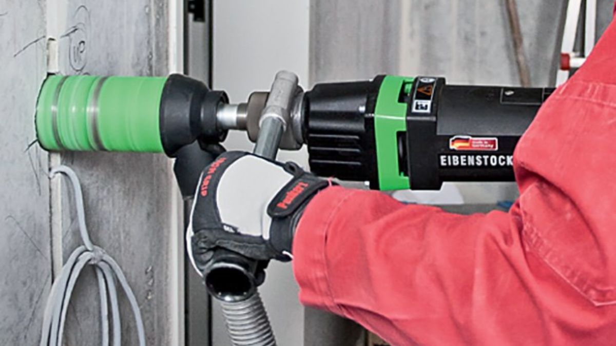 "Máy khoan rút lõi bê tông cầm tay Eibenstock công suất lớn, khoan tường bê tông chính xác và nhanh chóng."