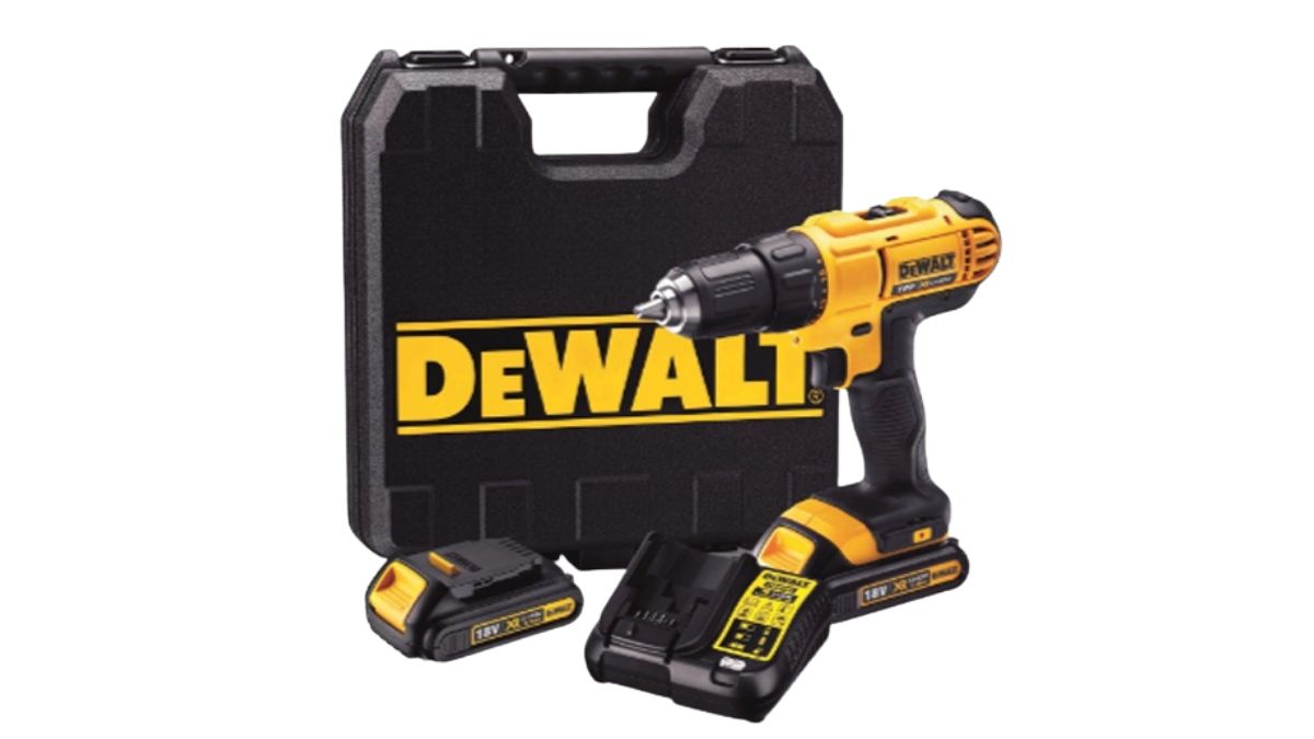"Máy khoan pin Dewalt 18V chính hãng, kèm hộp đựng, 2 pin và bộ sạc nhanh, thiết kế bền bỉ mạnh mẽ cho thợ xây dựng và sửa chữa chuyên nghiệp."