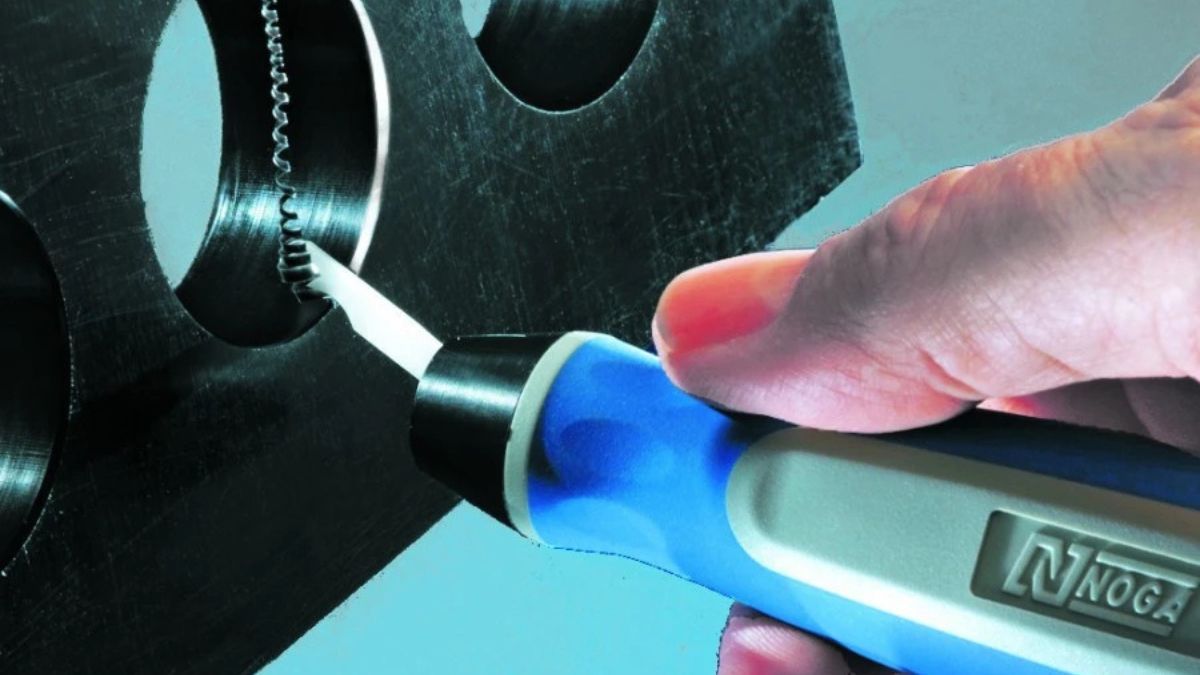 Làm gì khi vết cắt bị ba via hoặc xỉ bám nhiều – Sử dụng dao tách ba via để làm sạch mép cắt kim loại, đảm bảo bề mặt mịn và an toàn.