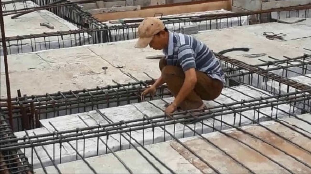 "Thi công thép sàn 1 lớp trong xây dựng nhà ở với kỹ thuật buộc thép đảm bảo độ bền và an toàn công trình"