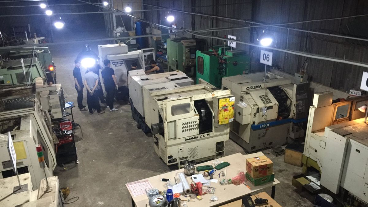 "Xưởng tiện CNC gia công cơ khí chính xác với nhiều máy tiện hiện đại tại Việt Nam"