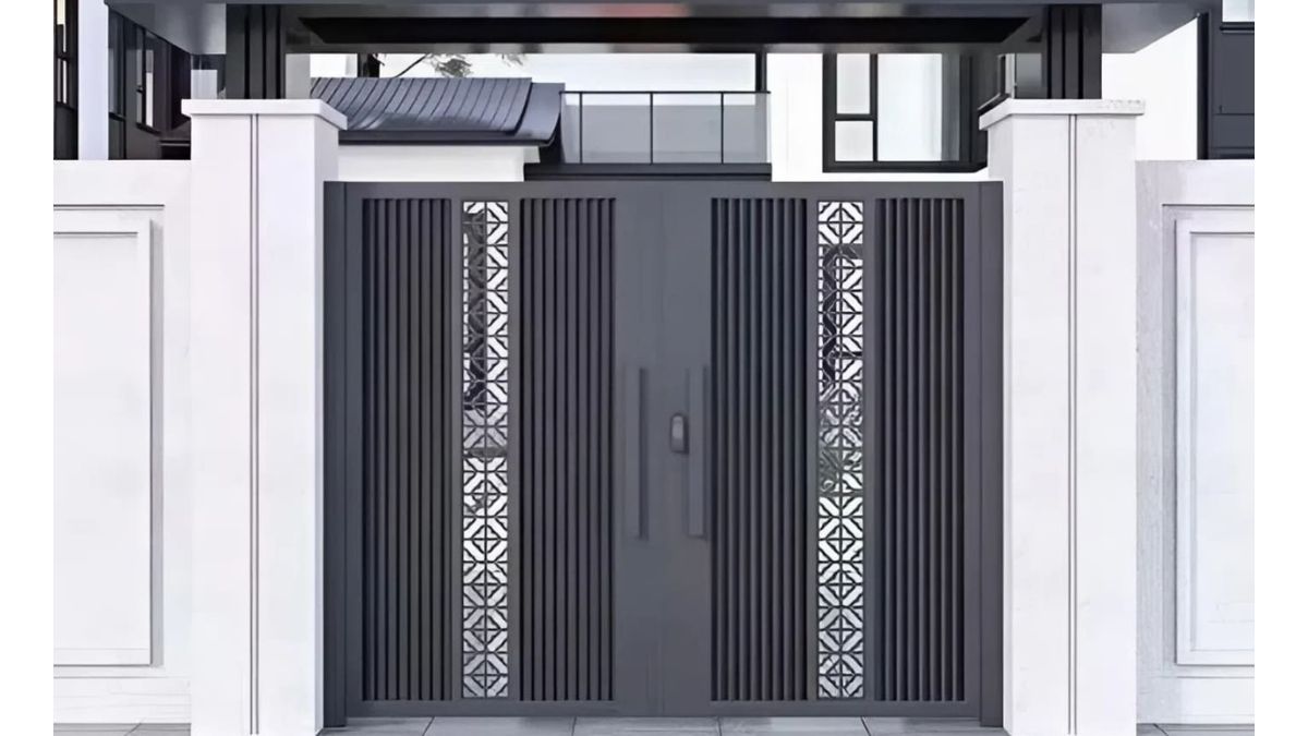 Cổng sắt 2 cánh hiện đại hoa văn cây cổ thụ CNC, thiết kế sang trọng cho biệt thự và nhà phố, vừa thẩm mỹ vừa đảm bảo an ninh.