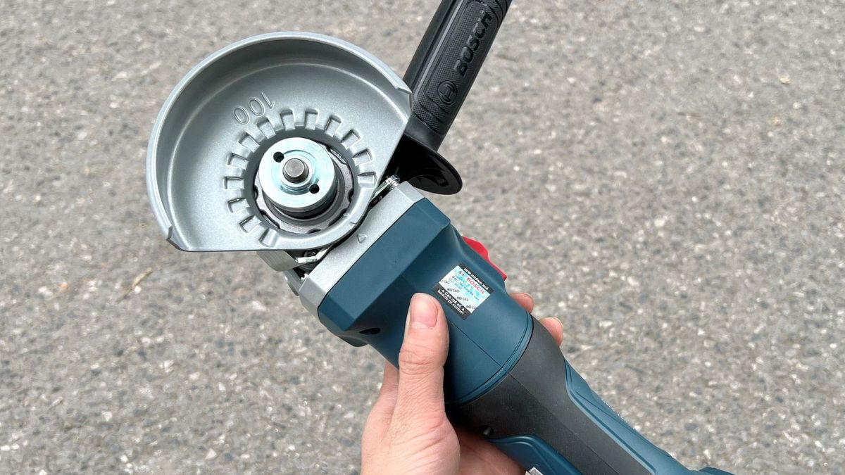 "Máy mài góc Bosch chính hãng cầm tay dùng pin lưỡi 100mm tiện lợi "