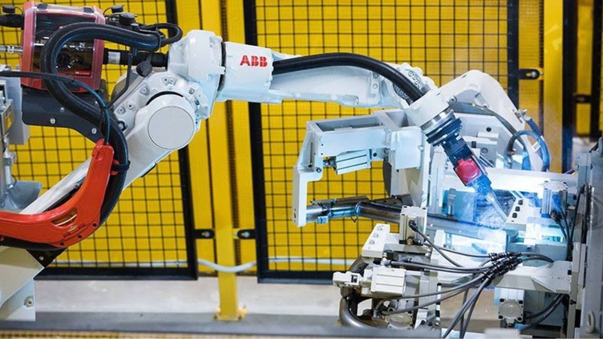 "Robot hàn tự động trong công nghiệp nặng, tăng hiệu suất và độ chính xác mối hàn" 