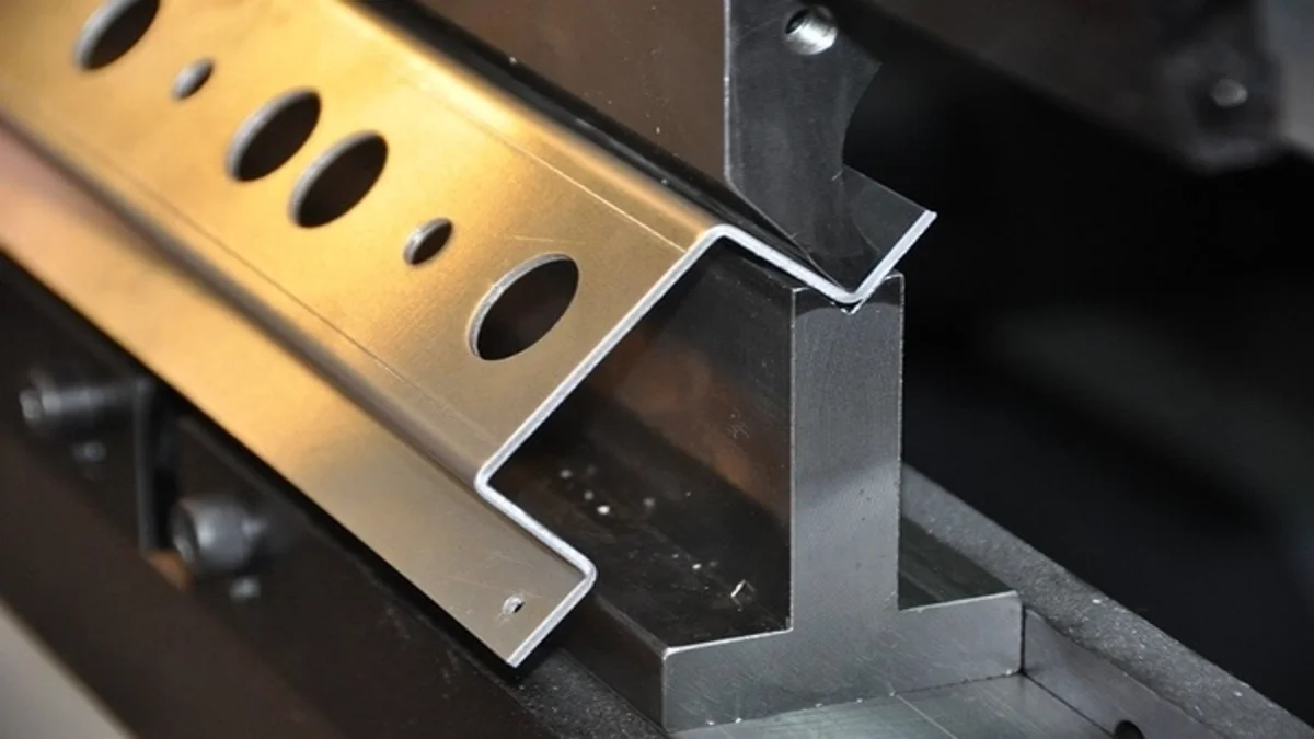 "Gia công chấn dập kim loại tấm – Bending Stamping bằng máy chấn thủy lực"