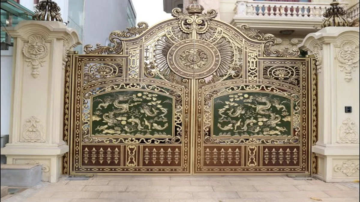 Mẫu cổng Cá Chép Hóa Rồng Lý Ngư Vọng Nguyệt vươn lên nhôm đúc phong thủy sang trọng 2025