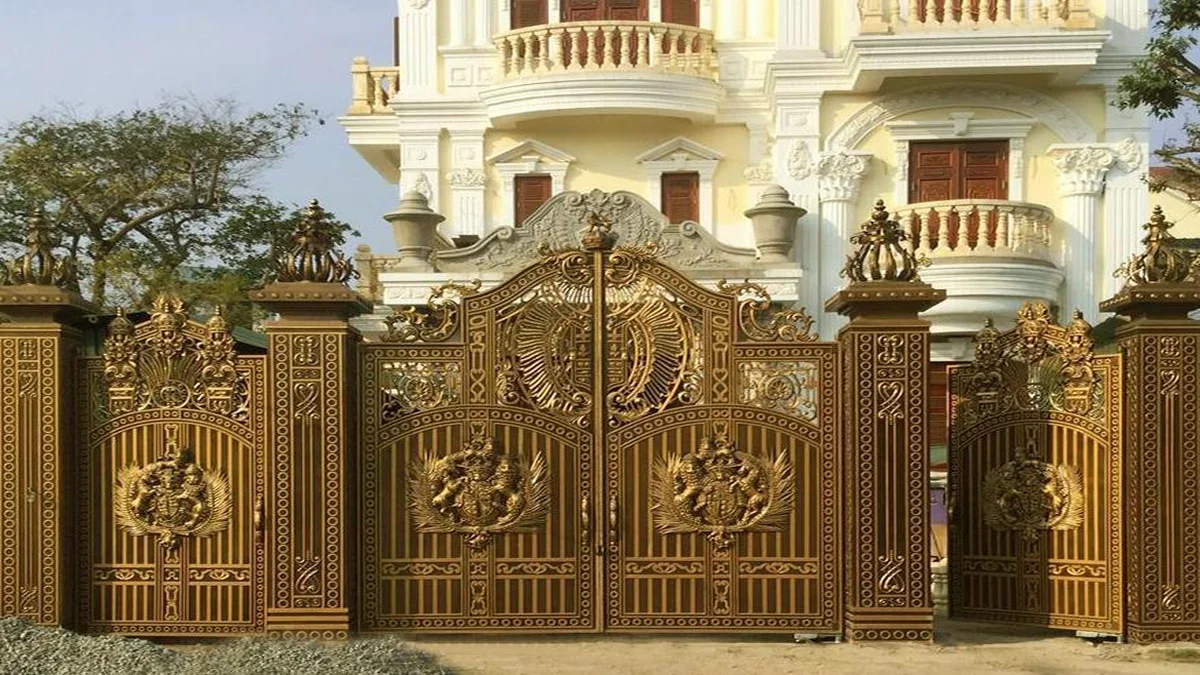 Mẫu cổng họa tiết Buckingham Hoàng Gia phong cách cổ điển sang trọng cho biệt thự