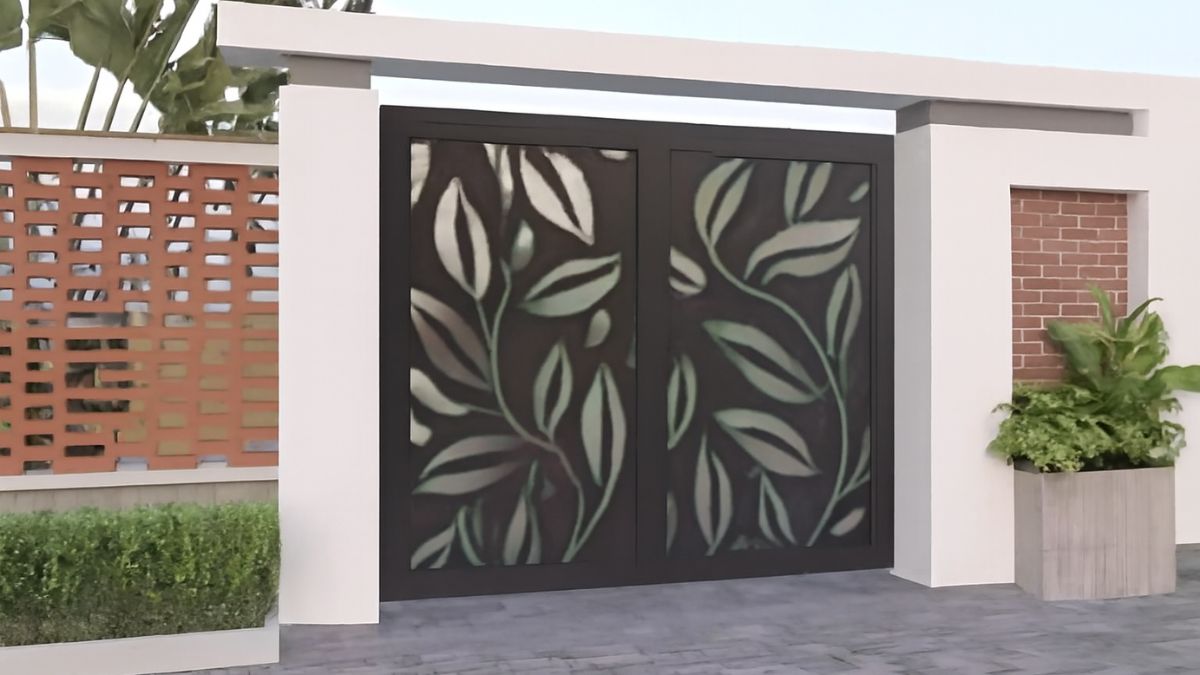 "Cổng CNC 2 cánh với thiết kế hoa văn lá cây, tạo điểm nhấn tự nhiên và sang trọng cho không gian nhà phố và biệt thự."