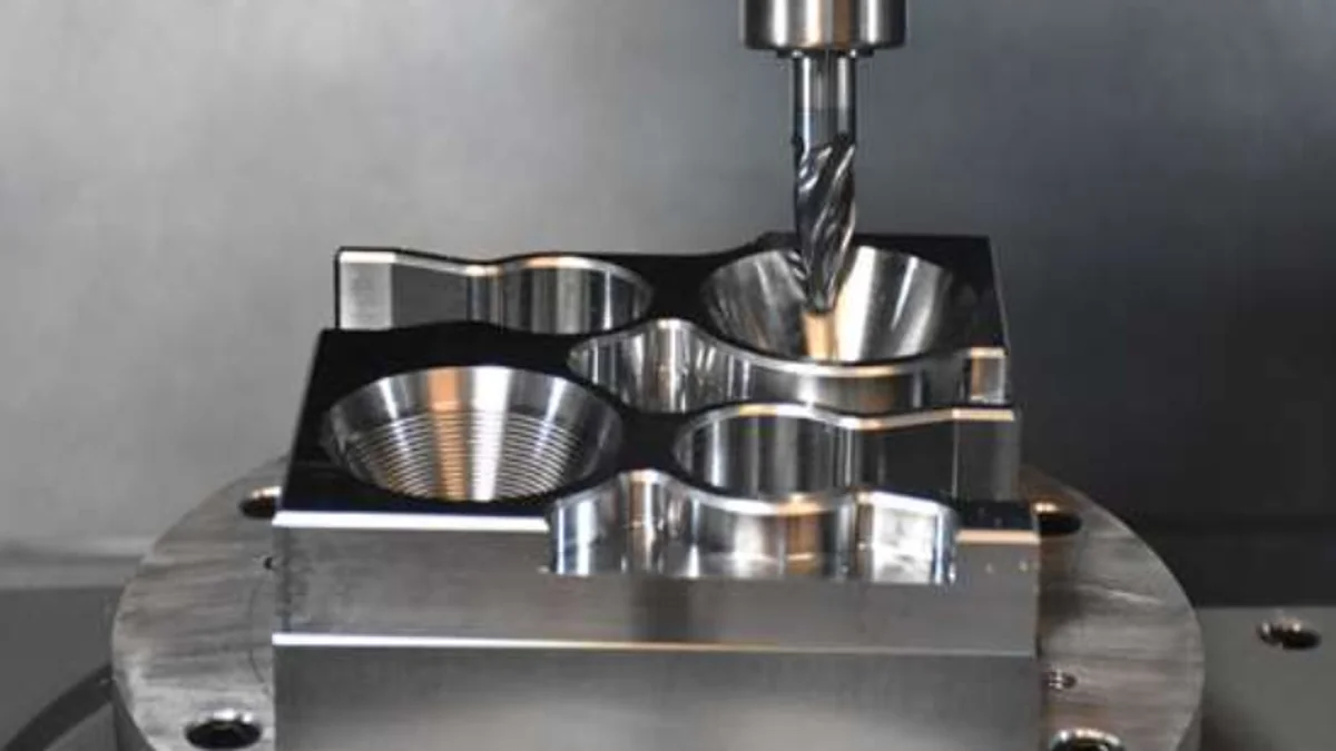 Sản xuất khuôn mẫu có biên dạng cong và góc cạnh chính xác bằng máy CNC